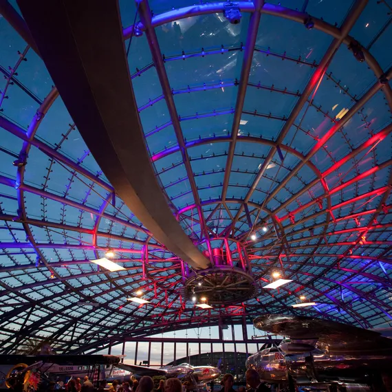Threesixty Bar illuminated in red and blue