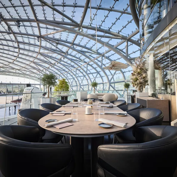 large set table at Restaurant Ikarus terrace 