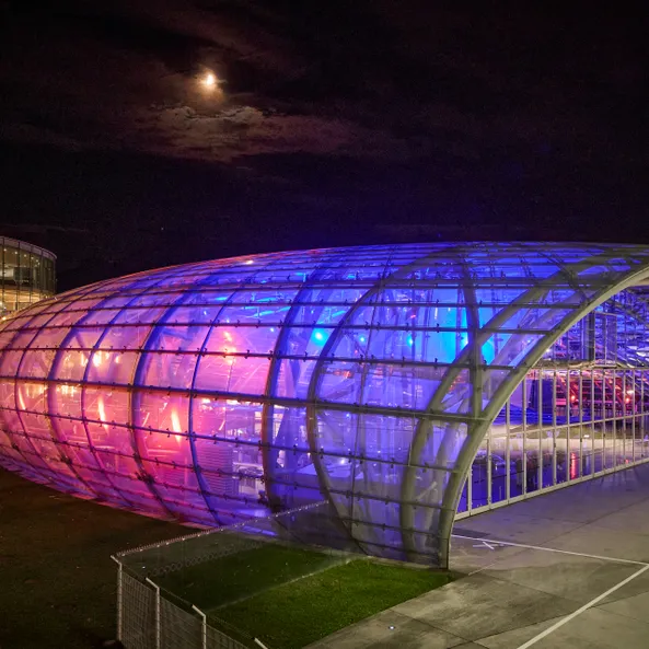 Red Bull Hangar-7 bei Nacht