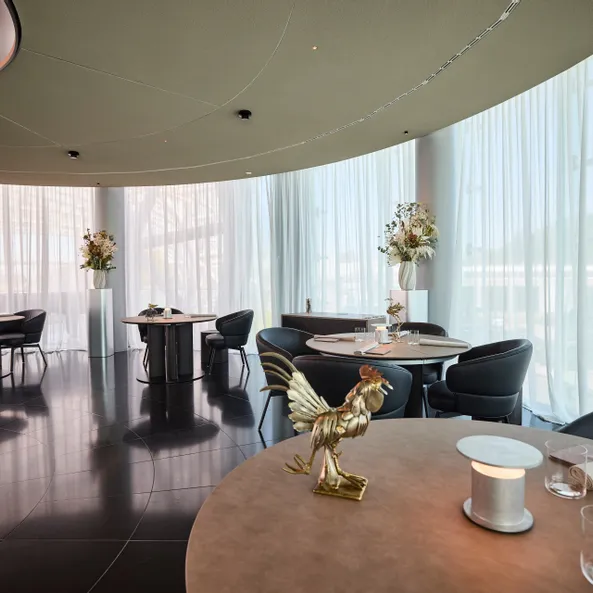 inside area of Restaurant Ikarus 