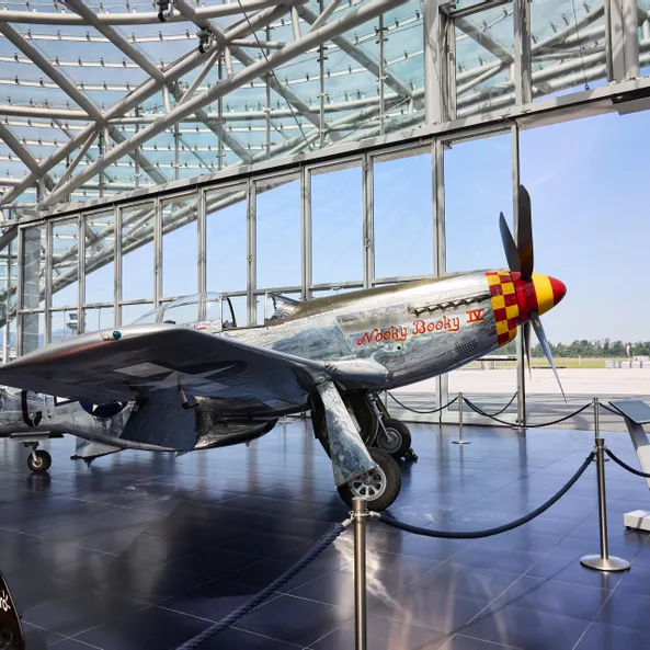 North American P-51 Mustang Flugzeug at Red Bull Hangar-7 