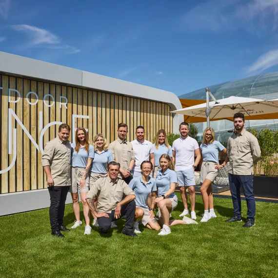 Outdoor Lounge team 