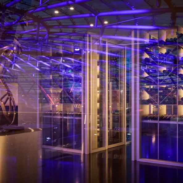 Restaurant Ikarus at night