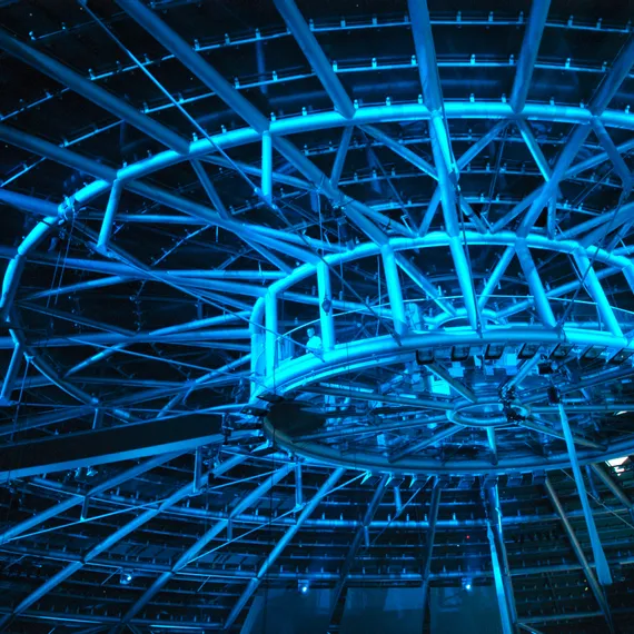 Threesixty Bar illuminated in blue