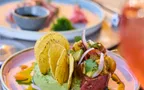 gedeckter Tisch mit Beef Tatar 