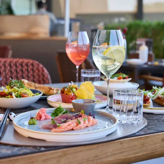Set table with starters and drinks