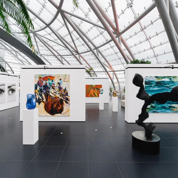  Architecture, sculpture, art exhibition